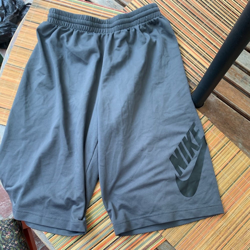 SB NIKE SHORTS | GREY | SB LOGO BLACK|BOYS SIZE XL